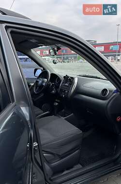 Позашляховик / Кросовер Toyota RAV4 2004 в Києві