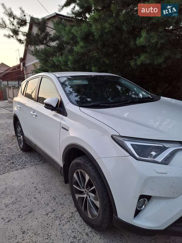 Внедорожник / Кроссовер Toyota RAV4 2018 в Черновцах