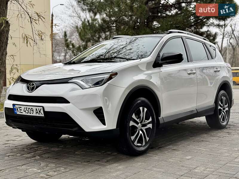 Позашляховик / Кросовер Toyota RAV4 2016 в Дніпрі