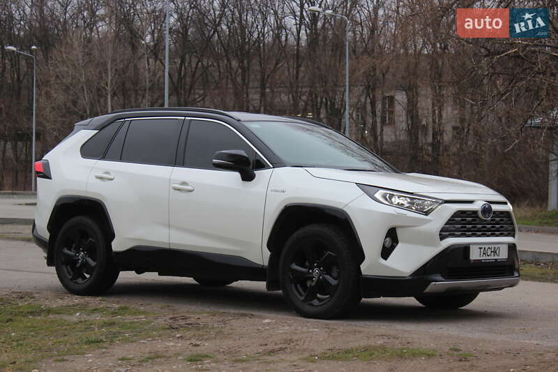 Позашляховик / Кросовер Toyota RAV4 2019 в Дніпрі