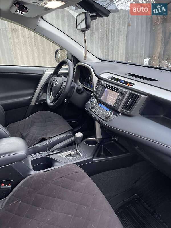 Внедорожник / Кроссовер Toyota RAV4 2013 в Изюме