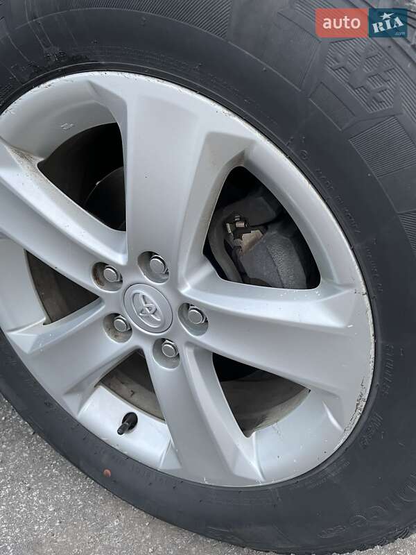 Внедорожник / Кроссовер Toyota RAV4 2013 в Изюме