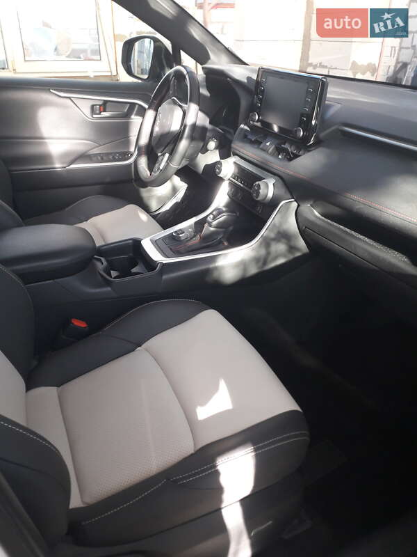Внедорожник / Кроссовер Toyota RAV4 2021 в Одессе