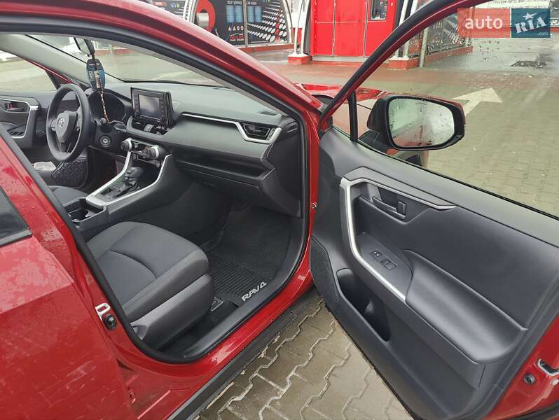 Внедорожник / Кроссовер Toyota RAV4 2019 в Тернополе