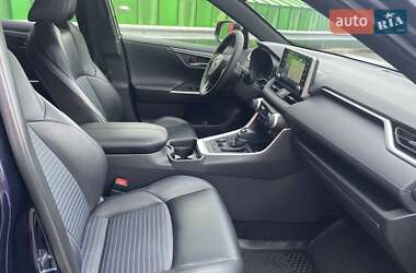 Внедорожник / Кроссовер Toyota RAV4 2020 в 