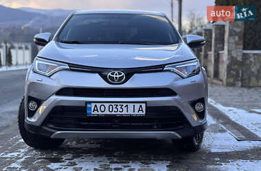 Внедорожник / Кроссовер Toyota RAV4 2017 в Сваляве