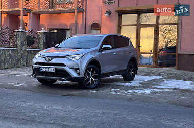 Внедорожник / Кроссовер Toyota RAV4 2017 в Сваляве