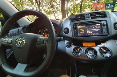 Внедорожник / Кроссовер Toyota RAV4 2012 в 