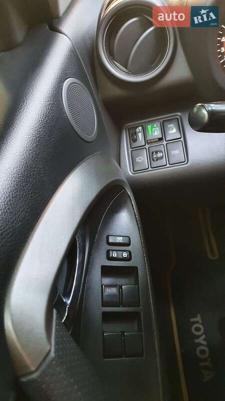 Внедорожник / Кроссовер Toyota RAV4 2012 в Киеве