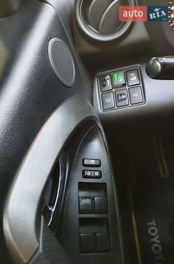 Внедорожник / Кроссовер Toyota RAV4 2012 в 