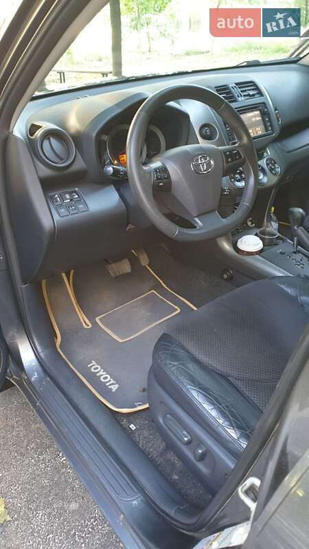 Внедорожник / Кроссовер Toyota RAV4 2012 в Киеве