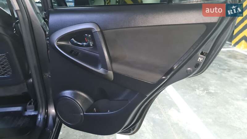 Внедорожник / Кроссовер Toyota RAV4 2012 в Киеве