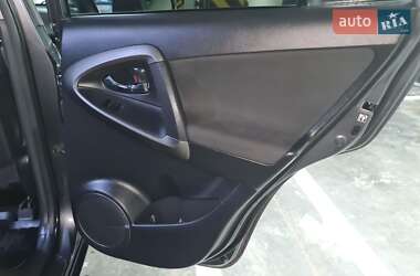 Внедорожник / Кроссовер Toyota RAV4 2012 в 