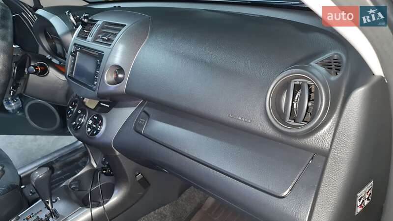 Внедорожник / Кроссовер Toyota RAV4 2012 в Киеве
