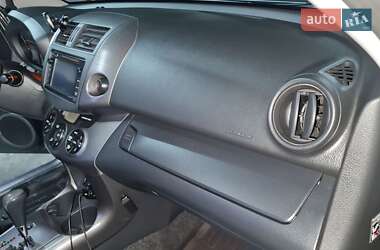 Внедорожник / Кроссовер Toyota RAV4 2012 в 