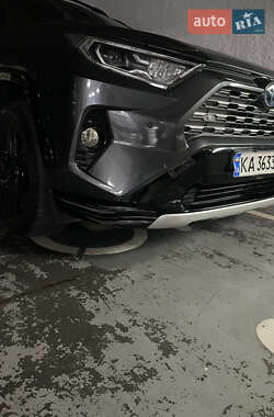 Внедорожник / Кроссовер Toyota RAV4 2020 в 