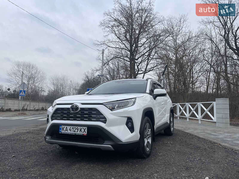 Внедорожник / Кроссовер Toyota RAV4 2023 в Киеве