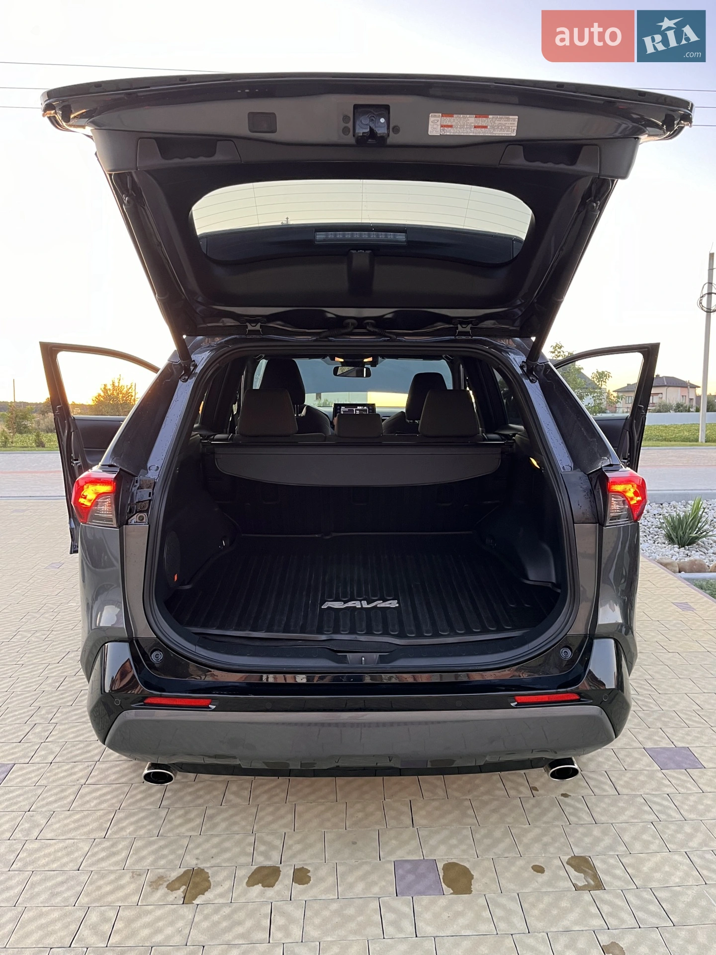 2021 Toyota RAV 4 - мініатюра 17