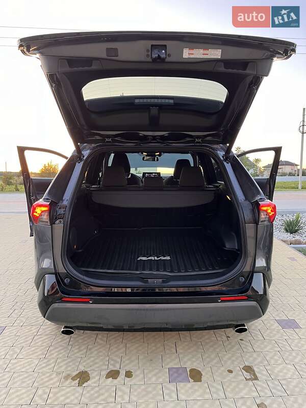 Позашляховик / Кросовер Toyota RAV4 2021 в Тернополі