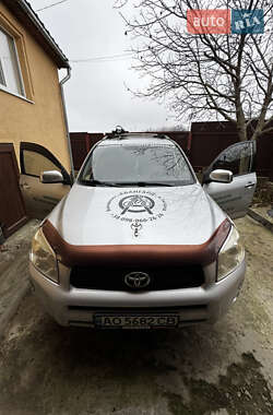 Позашляховик / Кросовер Toyota RAV4 2006 в Ужгороді