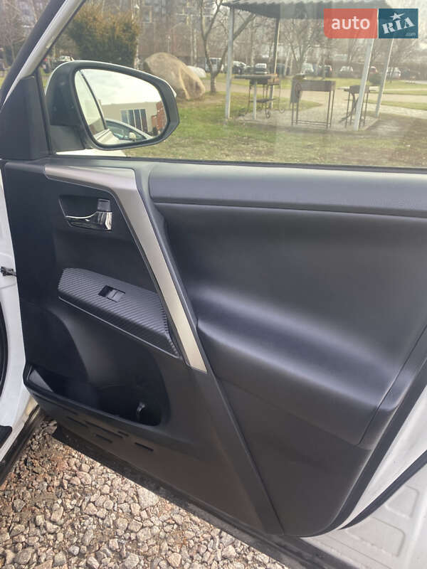 Позашляховик / Кросовер Toyota RAV4 2013 в Вишневому фото 2 Позашляховик / Кросовер Toyota RAV4 2013 в Вишневому