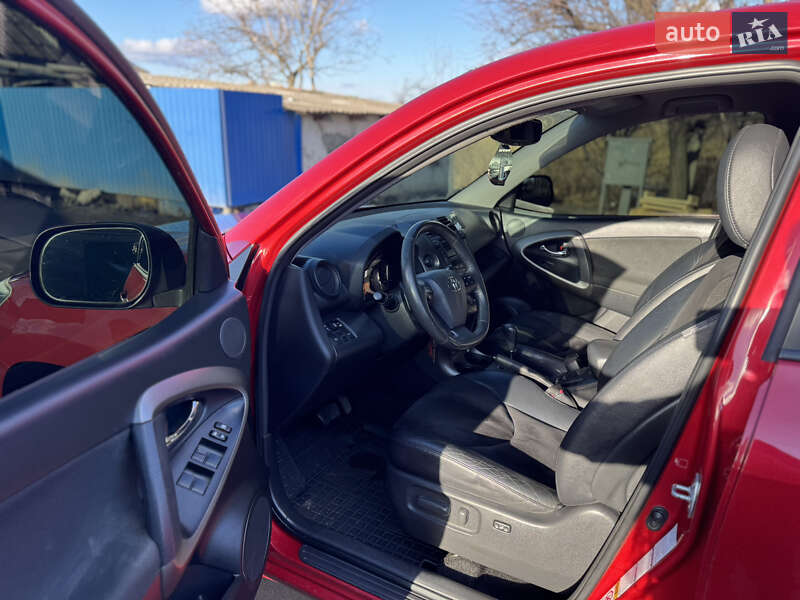 Внедорожник / Кроссовер Toyota RAV4 2011 в Каменском