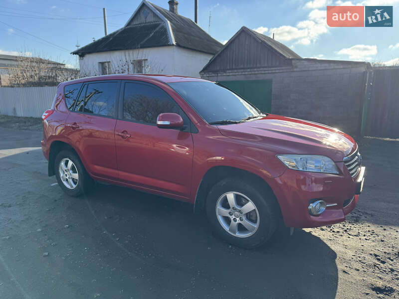 Внедорожник / Кроссовер Toyota RAV4 2011 в Каменском