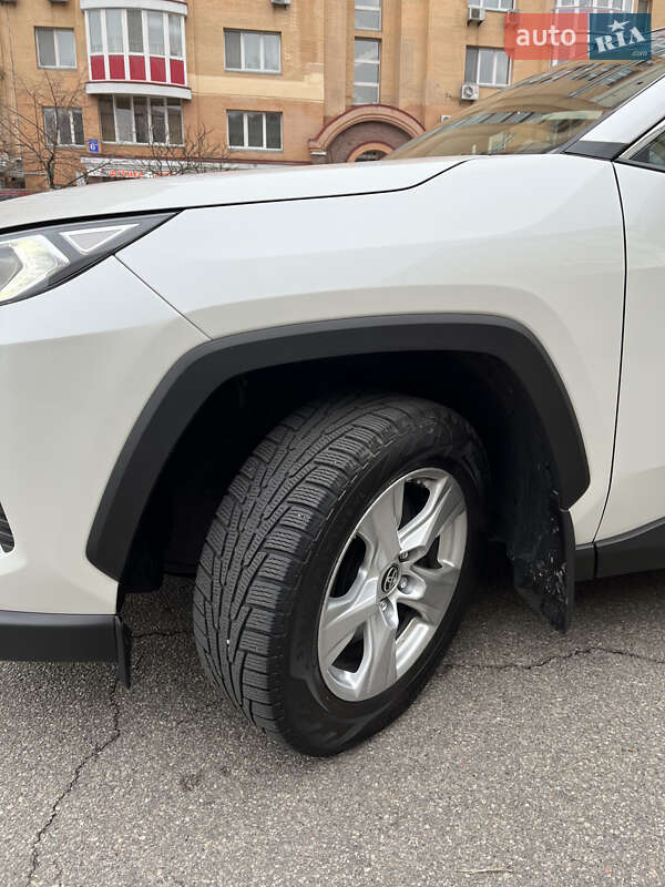 Позашляховик / Кросовер Toyota RAV4 2020 в Києві