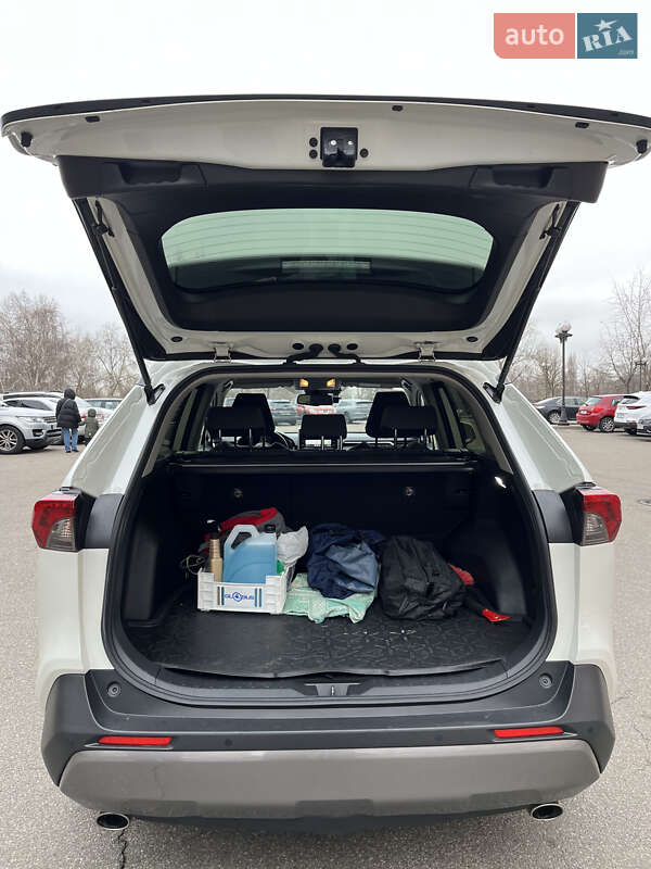Позашляховик / Кросовер Toyota RAV4 2020 в Києві