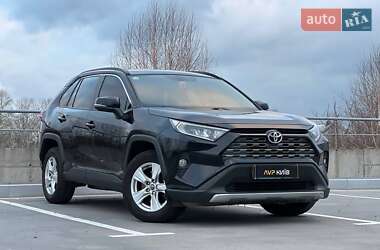 Внедорожник / Кроссовер Toyota RAV4 2019 в Киеве