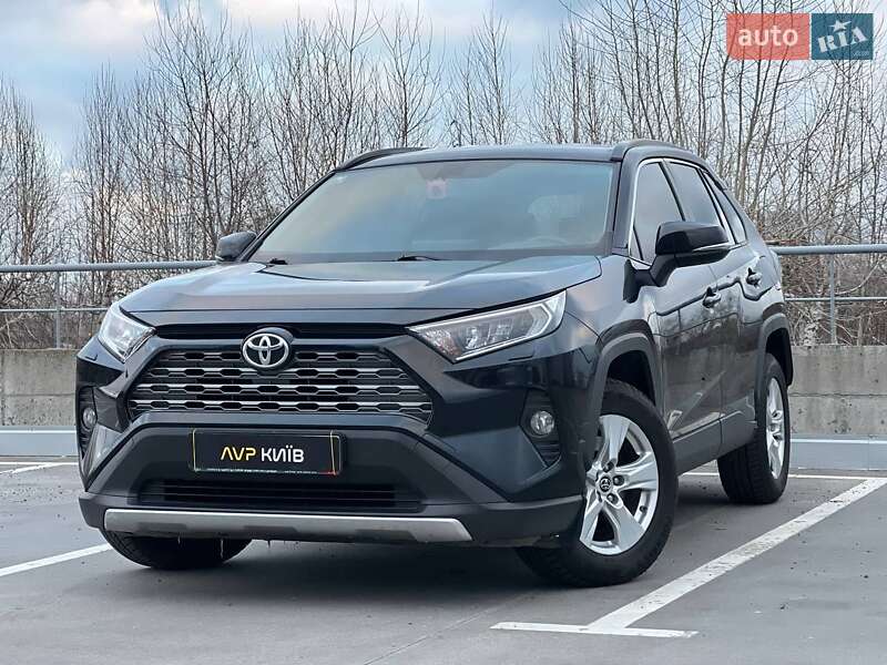 Внедорожник / Кроссовер Toyota RAV4 2019 в Киеве