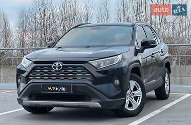 Внедорожник / Кроссовер Toyota RAV4 2019 в Киеве