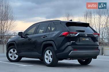 Внедорожник / Кроссовер Toyota RAV4 2019 в Киеве