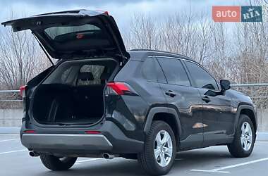 Внедорожник / Кроссовер Toyota RAV4 2019 в Киеве