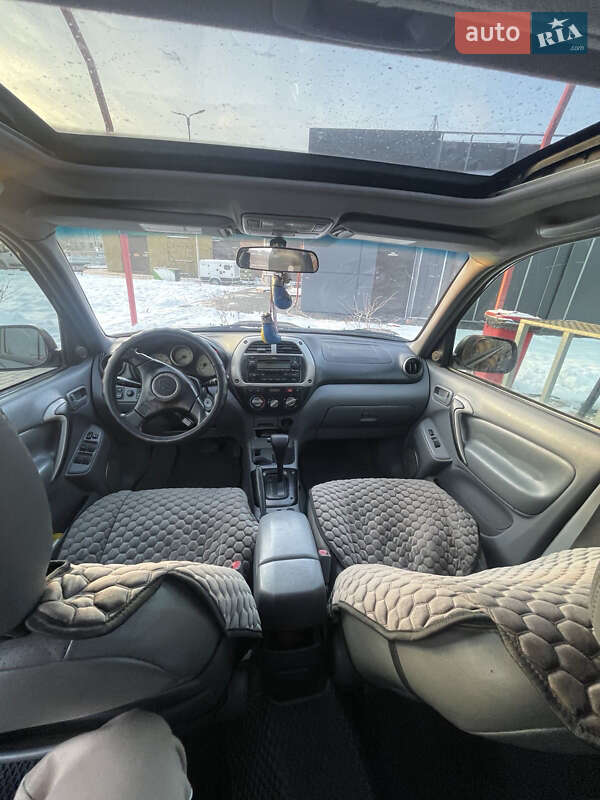 Внедорожник / Кроссовер Toyota RAV4 2003 в Виннице
