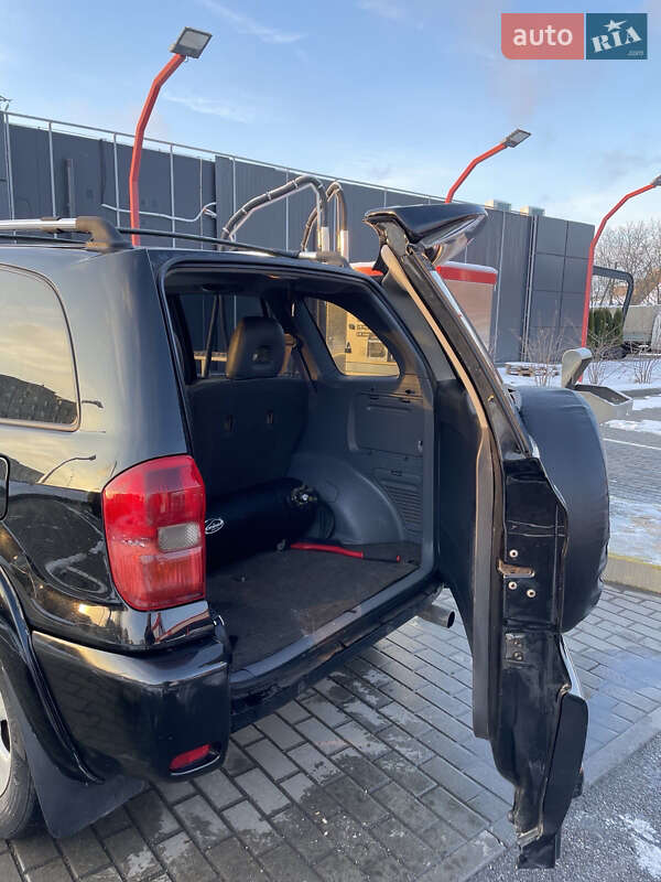 Внедорожник / Кроссовер Toyota RAV4 2003 в Виннице