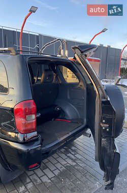 Внедорожник / Кроссовер Toyota RAV4 2003 в 