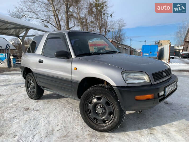 Позашляховик / Кросовер Toyota RAV4 1996 в 