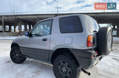 Позашляховик / Кросовер Toyota RAV4 1996 в 