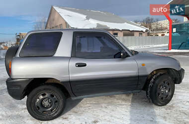 Позашляховик / Кросовер Toyota RAV4 1996 в 