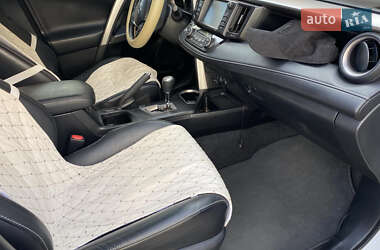 Внедорожник / Кроссовер Toyota RAV4 2015 в 