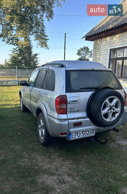 Внедорожник / Кроссовер Toyota RAV4 2002 в Харькове