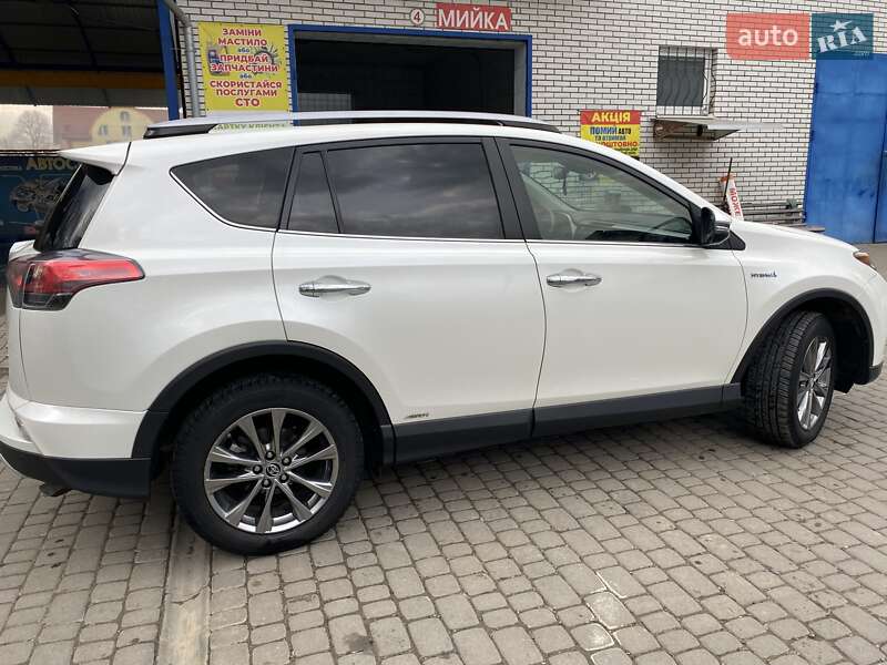 Позашляховик / Кросовер Toyota RAV4 2018 в Долині