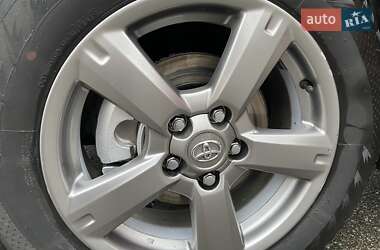 Внедорожник / Кроссовер Toyota RAV4 2012 в 
