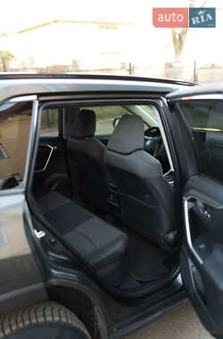 Внедорожник / Кроссовер Toyota RAV4 2022 в 