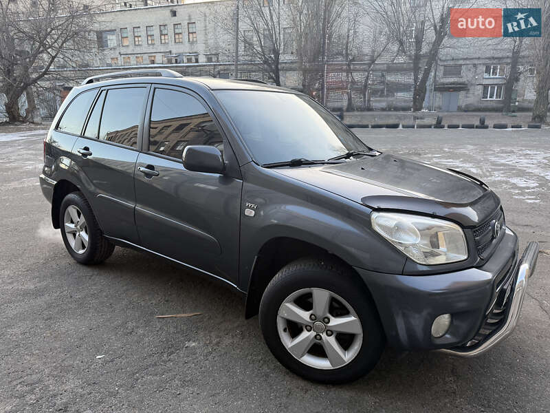 Позашляховик / Кросовер Toyota RAV4 2004 в Києві