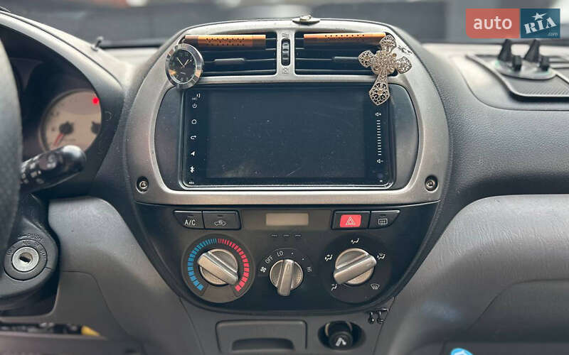 Внедорожник / Кроссовер Toyota RAV4 2002 в Черновцах
