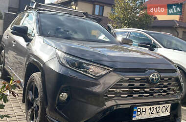 Внедорожник / Кроссовер Toyota RAV4 2019 в 