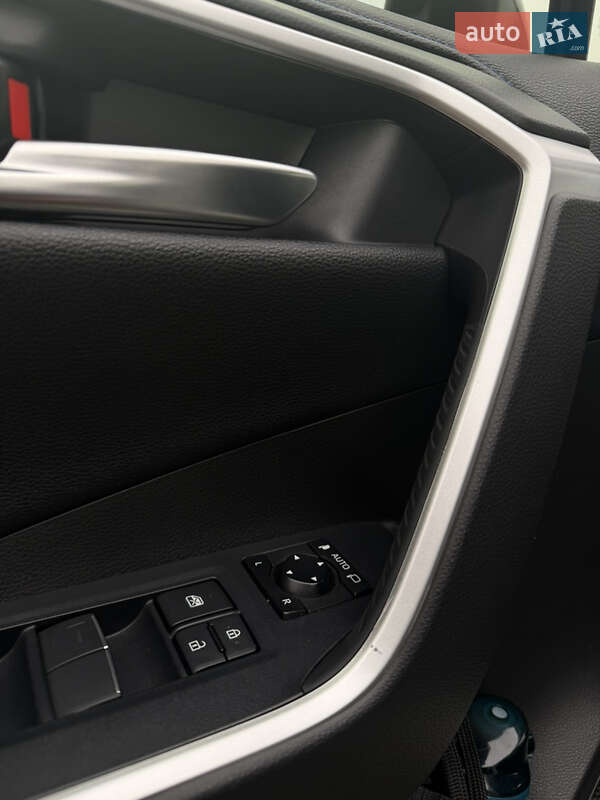 Позашляховик / Кросовер Toyota RAV4 2020 в Сумах