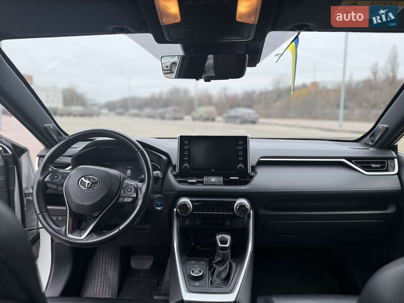 Позашляховик / Кросовер Toyota RAV4 2020 в Сумах